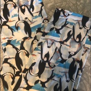 2/$30 Penguin Capri Leggings